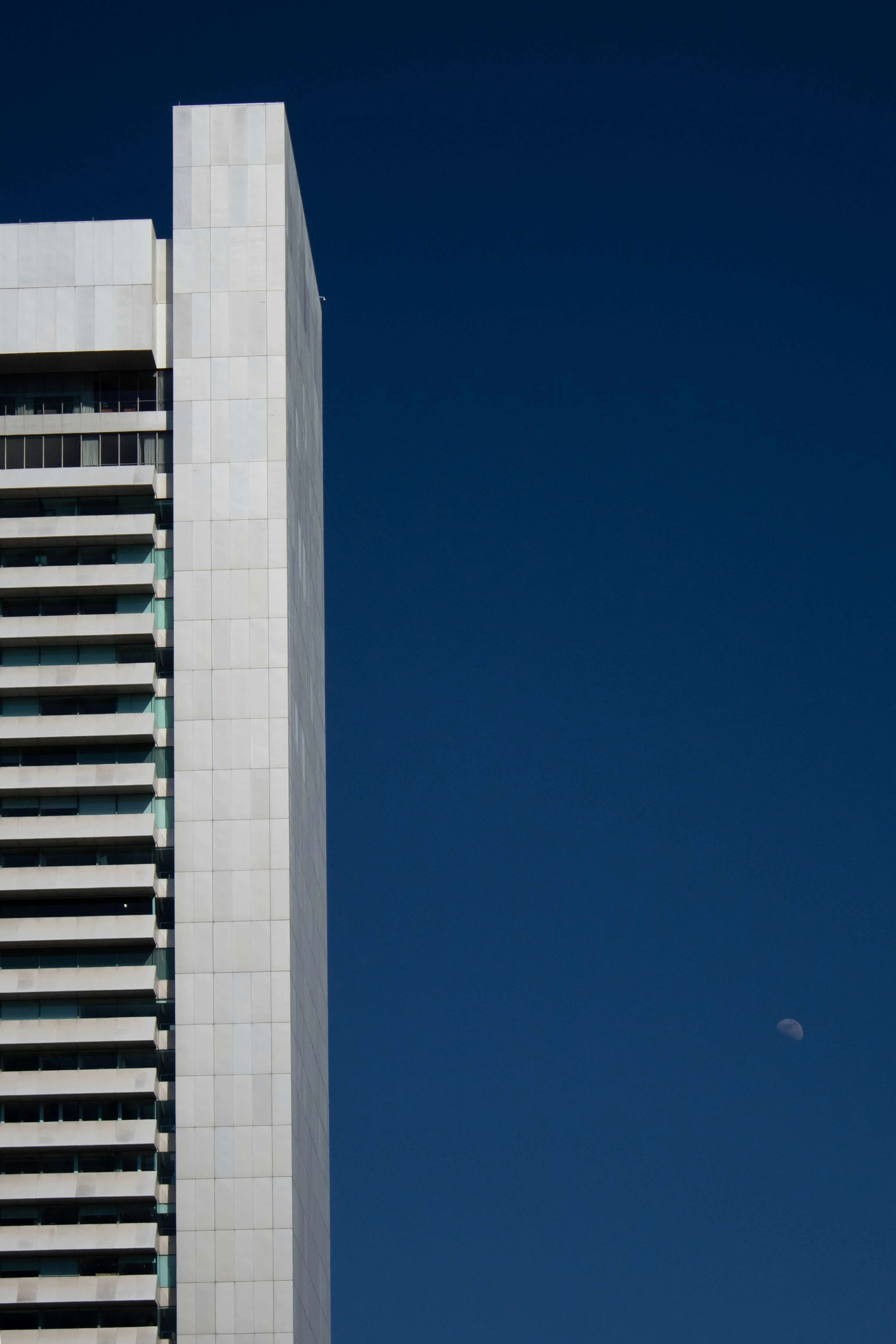 Side profile of a sky scraper